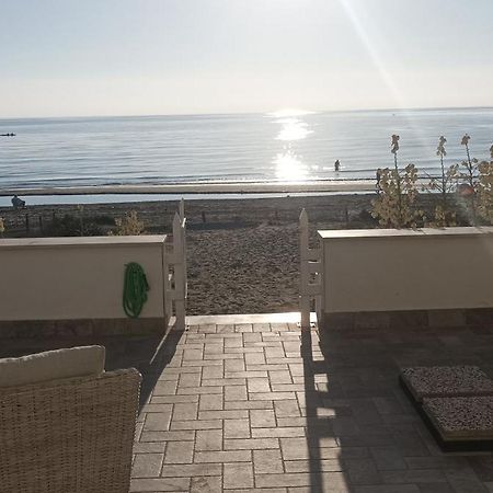 The Suite On The Beach Torvaianica Exterior foto