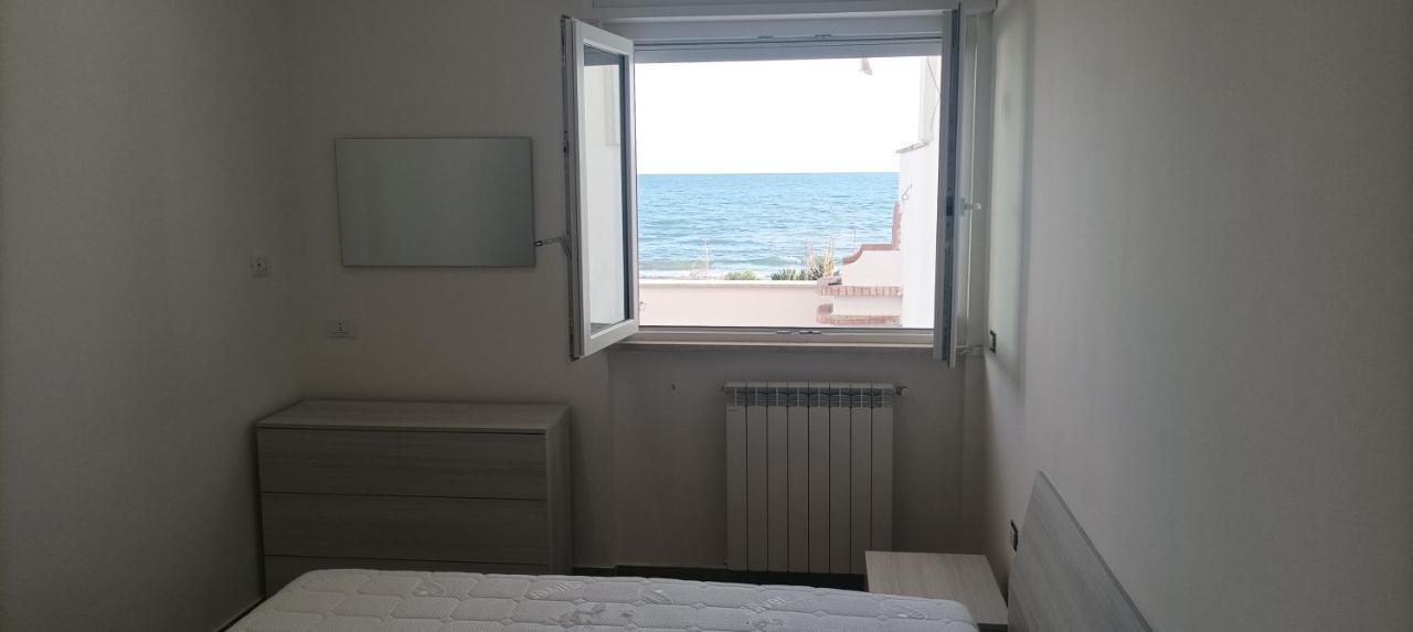 The Suite On The Beach Torvaianica Exterior foto