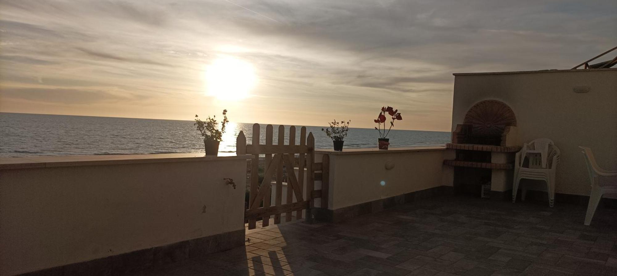 The Suite On The Beach Torvaianica Exterior foto