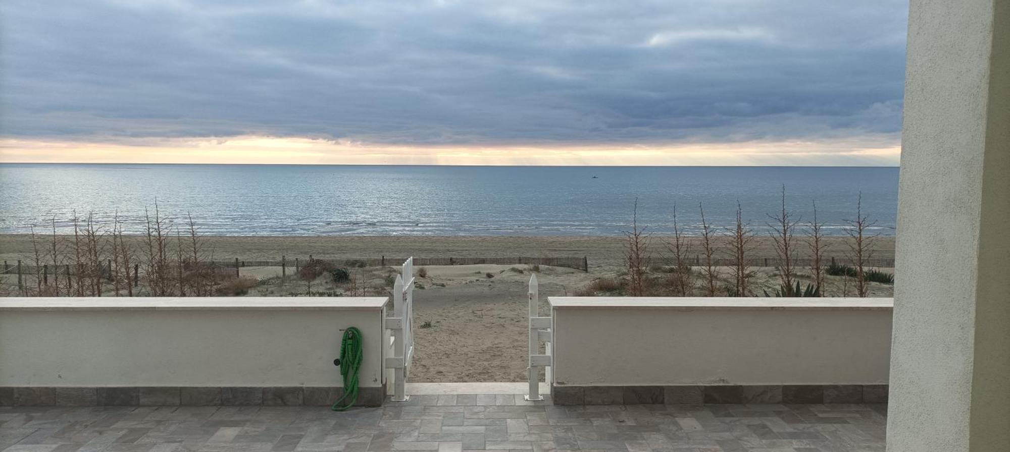 The Suite On The Beach Torvaianica Exterior foto